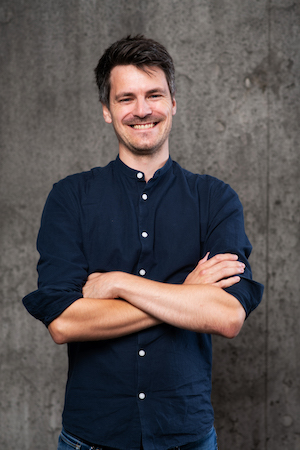stående foto av Christoffer Henne