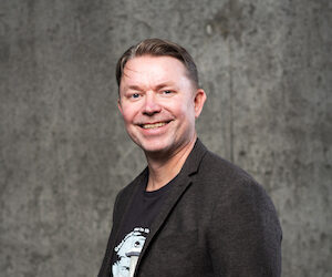 Photo of Robin Grønvoll standing up